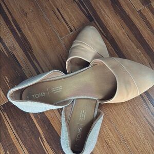 TOMS Women's Tan Flats